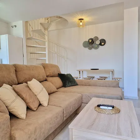 Апартаменти Mala Mia Seaviews Familiar Con Piscina, Parking Y Terraza En
